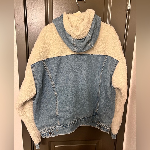 LEVI’S PREMIUM| Jean Sherpa Trucker Jacket Mens - Picture 2 of 3